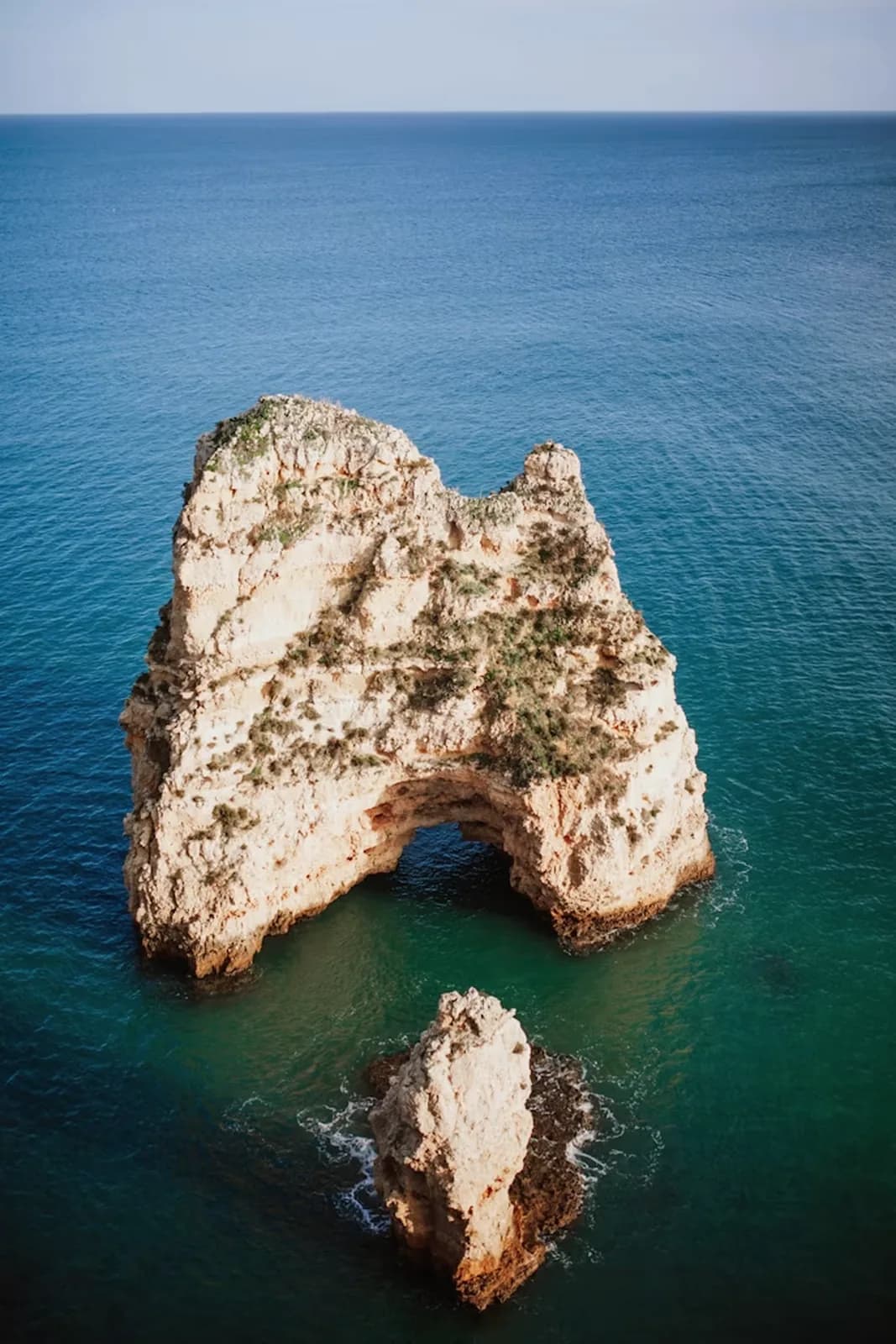 Elba Felsen im Wasser wie in Libanon Raouche