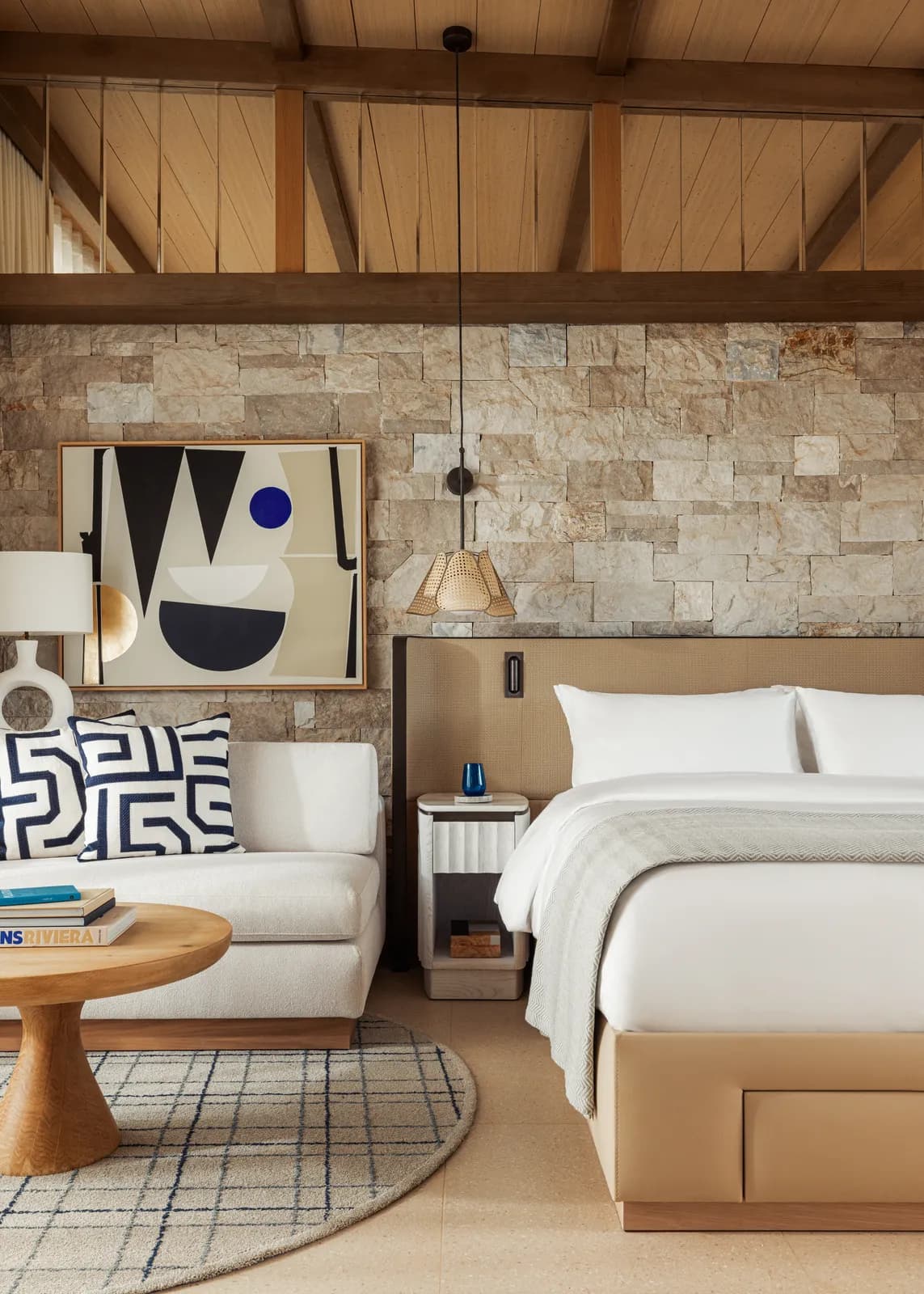 One&Only Aesthesis – Schlafzimmer eines Bungalows im Mid-Century-Stil