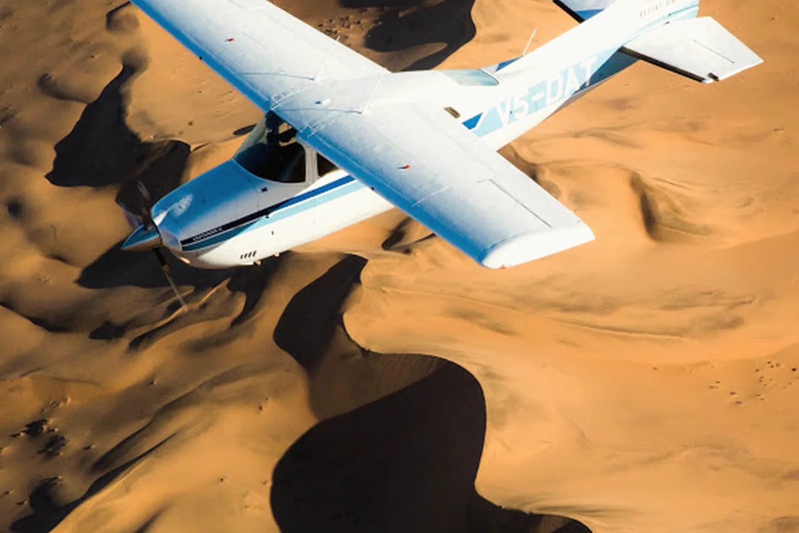 Desert Air Cessna von oben in der Wüste – Namibia