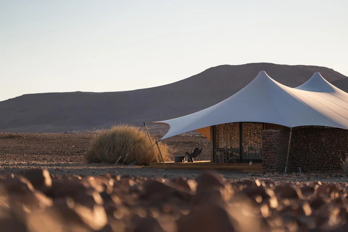 Desert Rhino Camp – Zelt in der Geröllebene