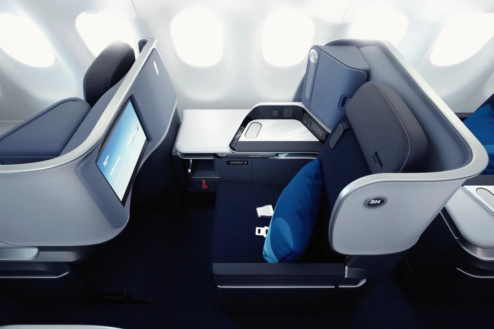 Business-Class-Sitz von Discover Airlines im Schlafmodus