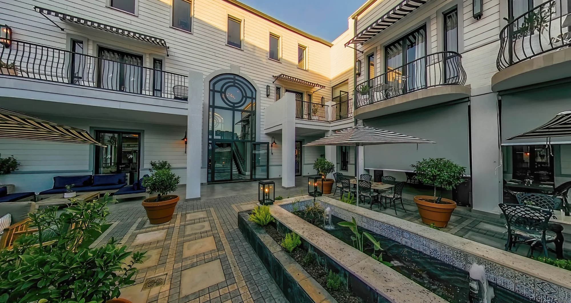 Innenhof des Boutiquehotels The Weinberg in Windhoek