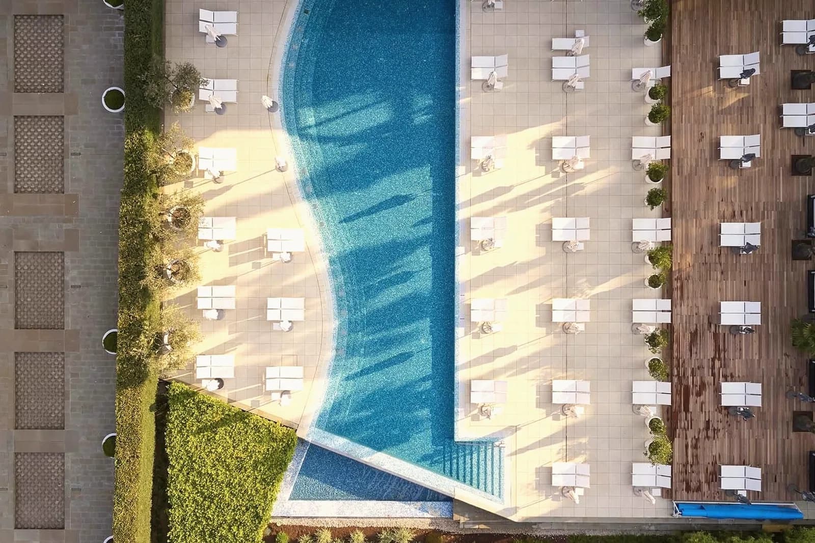 Hotel Palace Portoroz Pool mit Liegen
