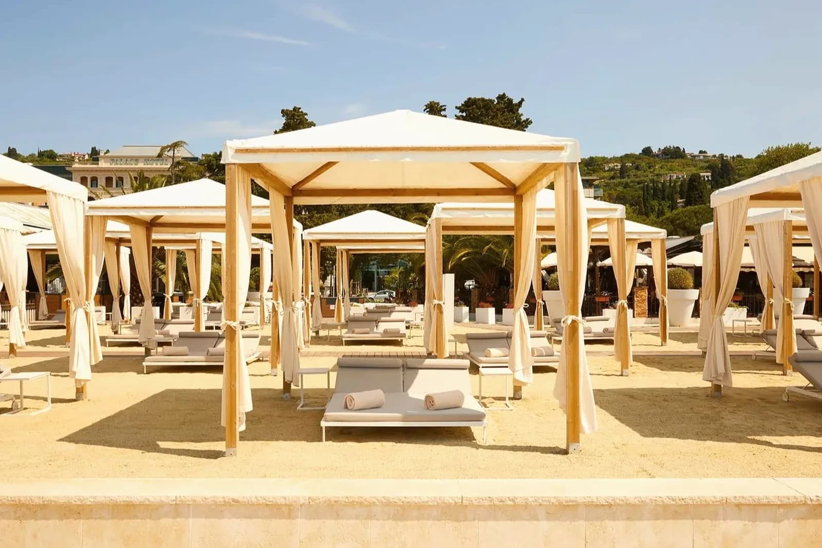 Hotel Palace Portoroz Strand mit Cabanas