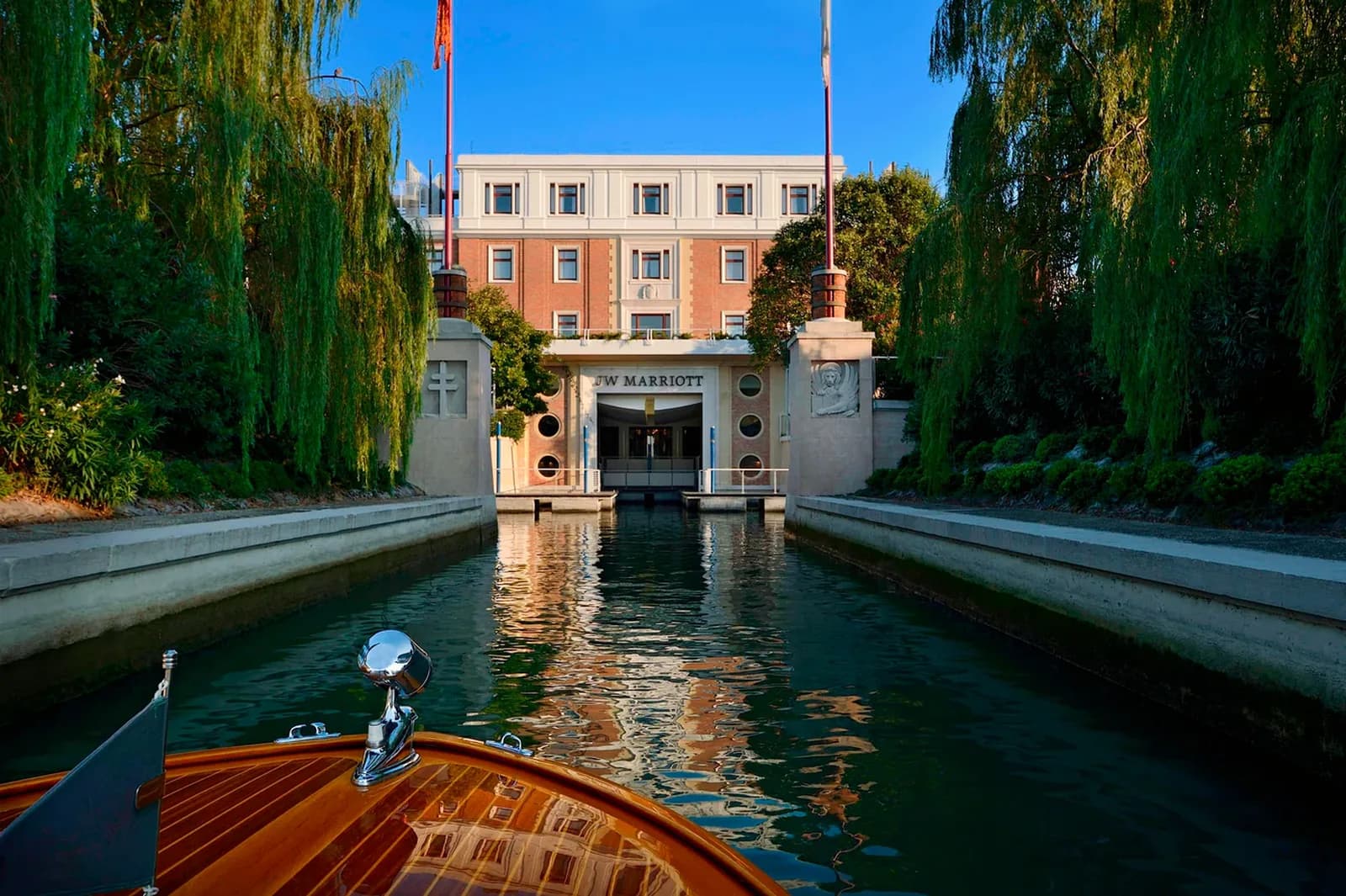 Venedig JW Marriott Hotel Wassertaxi Einfahrt