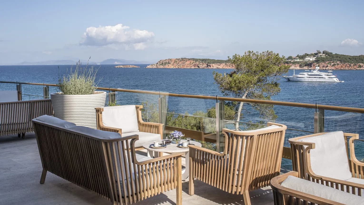 Four Seasons Astir Palace – Astron Lounge