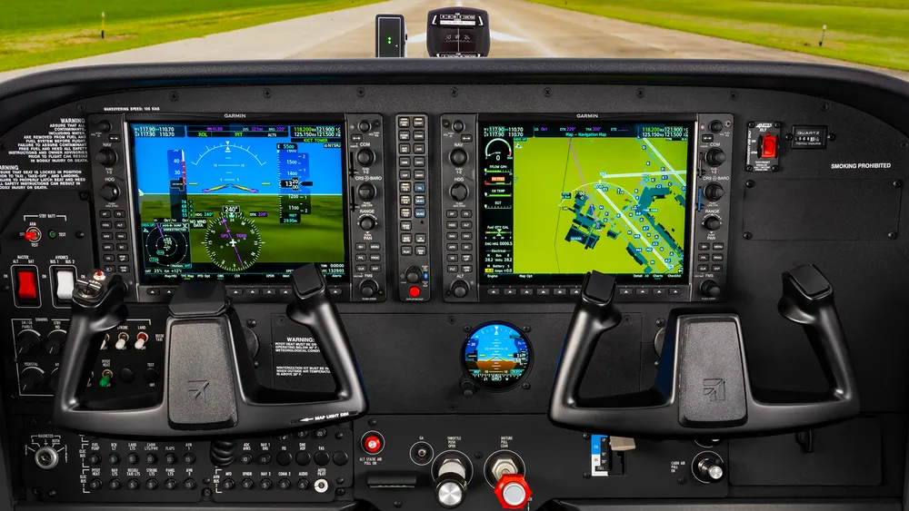 Cockpit der Cessna 172 mit Garmin G1000