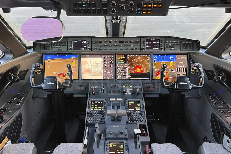 Cockpit der Gulfstream G650ER