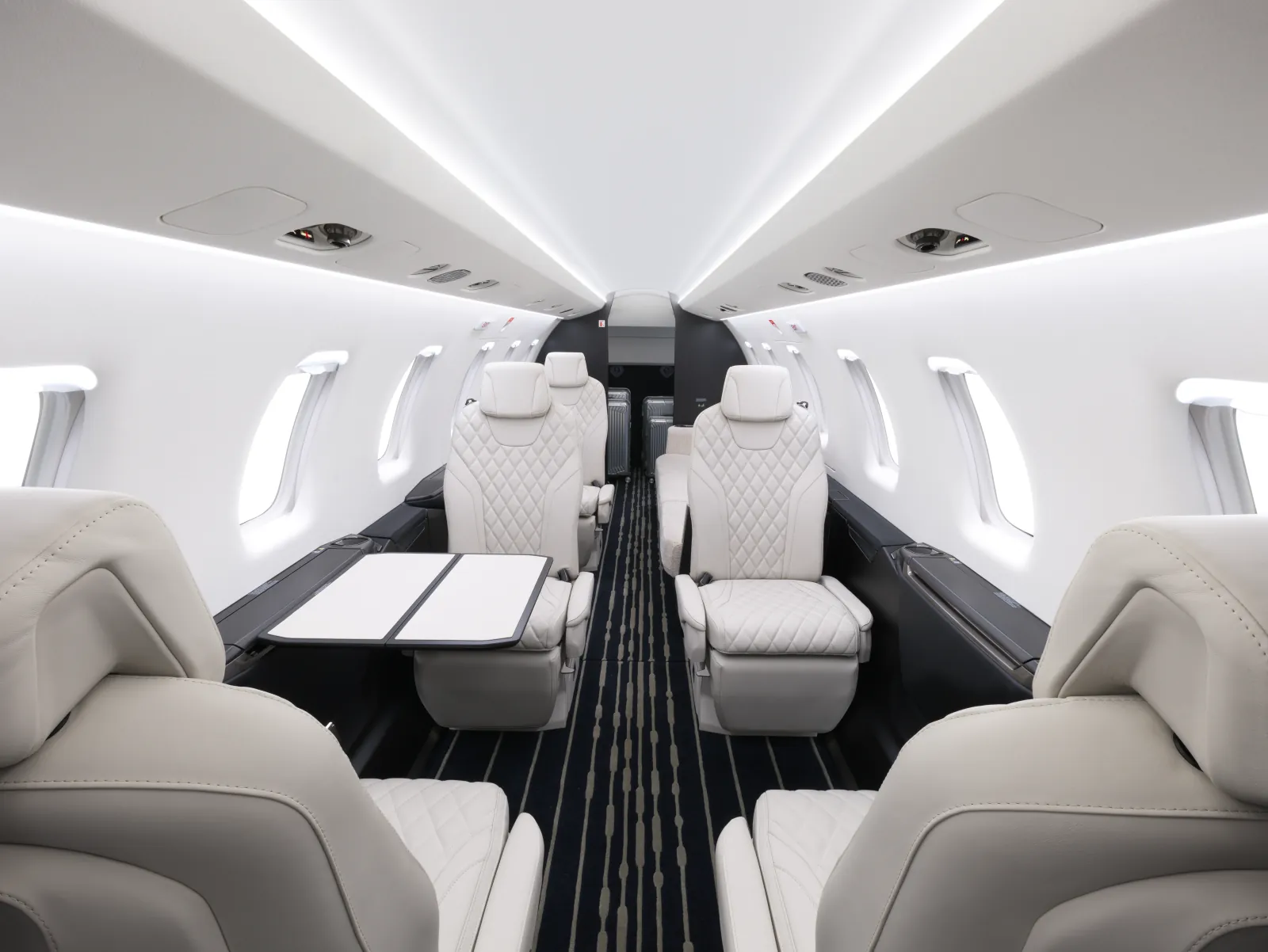 Kabine der Pilatus PC-24 mit beige-weißem Interieur